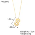 Elegante collar con colgante de letra S dorada con detalles de cristales - S