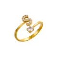 Anillo ajustable de oro con letra S de circonita y detalle de piedra redonda - Letra S / Chapado en oro 14K