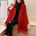 Elegante chal poncho de punto rojo con patrón de trazos negros y flecos para mujer - Tops / 70*200cm / Rojo