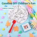 Abanico de colorear DIY para niños con diseño de niña y dinosaurio estilo caricatura - Caballo de Troya Corriendo