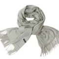 Weicher grauer warmer Strickschal mit eleganten langen Fransen für den Winter - Silbergrau