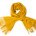 Eleganter senfgelber einfarbiger warmer Winterchal mit schicken Fransen-Details. - Kurkuma