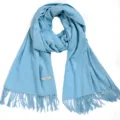 Premium weicher hellblauer einfarbiger warmer Schal mit eleganten Fransen für den Winter - Himmelblau