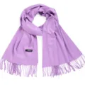 Eleganter lavendelvioletter Kaschmirschal mit weichen Fransen für Herbst und Winter. - Hellviolett