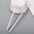 Lindos bolígrafos de gel varita mágica rosa con estrellas y alas, papelería para estudiantes - Blanco