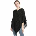 Eleganter schwarzer Chenille-Strickponcho mit Karomuster und Fransen für den Winter - Einheitsgröße / Oberteile / Schwarz