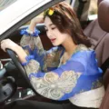 Eleganter blaues Chiffon-Sonnenschutzschal mit Paisleymuster für Autofahren - Oberteile / 50*160cm / Saphirblau