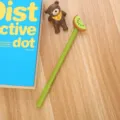 Simpatica penna gel con kiwi e fusto verde per articoli di cancelleria creativa - Green Rod-Kiwi
