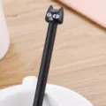 Stylo gel mignon avec figurine de chat noir et design de dessin animé créatif pour bureau - Œil Gris Nez Rouge (LJD12) / 0.5mm