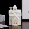 Witte keramieken huis nachtlampje LED holle kandelaar kerstdecoratie voor thuis. - LED-huisje - Schoorsteen achter