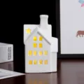 Keramische huis kandelaar witte nachtlamp LED holle huisdecoratie kerst ornament ambacht - LED-huisje met enkele schoorsteen