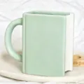 Pastellgruene Buchfoermige Keramik Tasse Kaffeetasse mit Henkel Buerotasse Variante - Einfarbiger Buchbecher / Grün