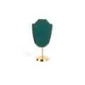 Elegante soporte para collares de terciopelo verde esmeralda con base de metal dorado - 12cm / Verde