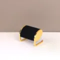 Elegante gouden metalen sieradenstandaard met zwart fluwelen kussen voor armbanden en horloges - Zwart