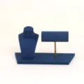 Detailansicht des dunkelblauen Samt-Halsketten- und Armband-Display-Ständer-Sets - Dunkelblau
