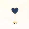 Elegante goudmetalen hartvormige oorbeldisplaystandaard met blauwe microvezelkern - Gouden standaard / Donkerblauw