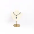 Professionelle Halsketten-Displaybüste aus beigem Samt mit hochwertigem Goldmetallsockel - High-End Necklace Stand-S / Beige
