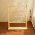 Massief houten sieradenhouder detail met afmetingen van 37,5 cm hoogte en 30 cm breedte - 4 Layers 24 Hooks / Natuurlijke houtkleur