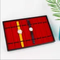 Vassoio espositore professionale per 10 orologi con velluto rosso e cornice in PVC nero - Supporto per Esposizione a 10 Scomparti / Rosso