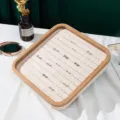 Elegante bandeja de exhibición de anillos de bambú con ranuras para organizar joyas - Cuadrado (104 Espacios) / Beige