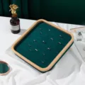 Bandeja de exhibición de anillos de bambú con forro de terciopelo verde oscuro para joyas - Cuadrado (104 Espacios) / Verde oscuro