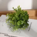 Vue de détail de plante d'eucalyptus artificielle, mini pot de verdure pour la maison. - Eucalyptus sans pot (seul)