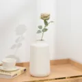 Künstliche Rosenblüte Dekoration Keramikvase Detailansicht Tischdeko Foto Requisite - Grün