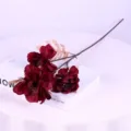 Künstliche Pfingstrose Seidenblume Zweig, dunkelrote dekorative Kunstblume für Haus und Hochzeit. - Dunkelrot