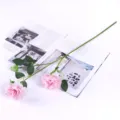Künstlicher Pfingstrosen Blumenstrauß mit drei rosa Blüten und grünem Stiel für Dekoration. - Rosa