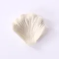 Künstliche Rosenblüten für romantische Hochzeitsdekoration, weicher Vliesstoff, cremeweiß. - Cremeweiß