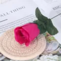 Künstliche Rosen Seidenblume Einzelstiel für Heimdekoration Fotografie Requisiten. - Fuchsia