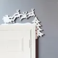 Natale Babbo Natale renna decorazione angolo porta, decorazione per la casa festiva in legno. - Cervo che tira una slitta nella foresta