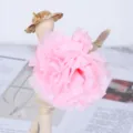 Kunstmatige roze anjer van zijdestof als accessoire voor moederdagcadeaus en huisdecoratie. - Roze