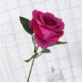 Einzelne künstliche Rosenblüte für Hochzeit Heimdekoration künstliches Blumenarrangement. - Purpurrose