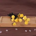 Künstliche 15-Kopf PE Schaum kleine Rosen Blumen mit schwarzen Blättern für Heimtextilien. - Gelb