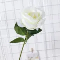 Einzelner künstlicher weißer Rosenstiel für Heimhochzeit Dekoration und Blumenarrangement - Weiß