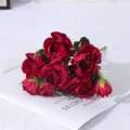Europäischer Stil Mini Pfingstrose künstliche Seidenblumen Strauß für Hochzeitsdekor. - Rot