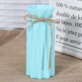 Moderne minimalistische Plastik Blumenvase mit Jute Schleife blaue Deko Skulptur. - Blau