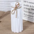 Minimalistische weisse Kunststoff Vase mit Juteseil, moderner Origami Stil fur Blumen. - Weiß