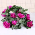 Ghirlanda di rose artificiali rosa in seta per decorazione murale d'arredo variante - Viola