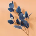 Künstliche blaue Eukalyptus Zweige mit weißen Beeren künstliche Pflanzen für Heimdeko. - Saphirblau