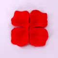 Künstliche rote Rosenblüten für romantische Hochzeitsdekorationen und Party-Szenen-Layouts. - Rot
