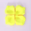 Künstliche gelbe Rosenblüten für romantische Hochzeitsdeko und Party-Dekorationsvariante. - Gelb