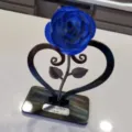 Rosa in metallo blu con supporto a cuore per decorazione regalo romantico di San Valentino - Blu