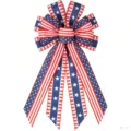 Primo piano di dettaglio del fiocco decorativo con strisce e stelle patriottiche americane. - Fiocco - Stile L