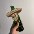 Halloween wooden skull bottle decoration party hanging prop for festive atmosphere and drinks. - Halloween Drink Charms - Hat Skull / 20*20cm