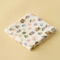 Weiche Baby Gaze Wickeldecke mit süßem Bären und Blumenmuster für Neugeborene. - Gartenbär