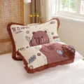 Jolie taie d'oreiller en gaze de coton avec motif d'ours et volants pour la chambre. - Pack Unique (52x78cm) / Ours travailleur