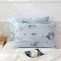 Housse de coussin en coton doux et respirant bleu clair avec joli motif de poisson pixel. - 48*74cm / Bleu Poisson Pixel