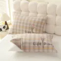 Housse de coussin en gaze de coton à carreaux broderie tulipe jaune douce et respirante - 52x78 cm (l'unité) / Petite tulipe dorée